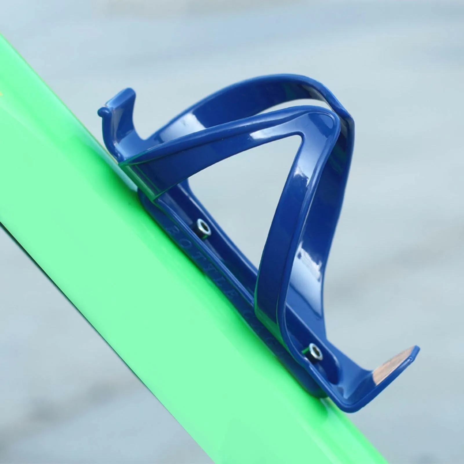 Water Bottle Holder Bike Cup Holder for Bike Bicycle Water Bottle Cage Road Cycling Bottle Holder Bike Kettle Support Stand Drink Cup Rack for Road Bikes Mountain Bikes
